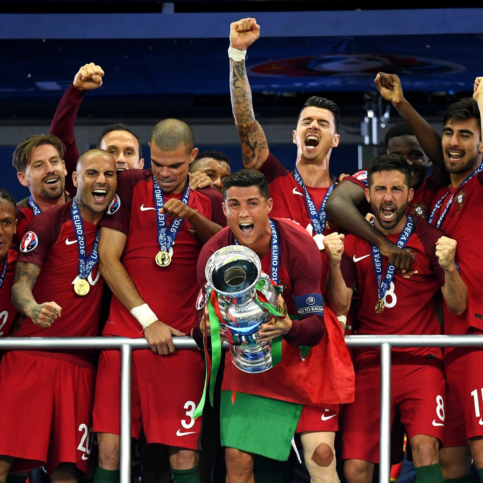 2016欧洲杯决赛：葡萄牙1-0击败法国，历史性夺冠