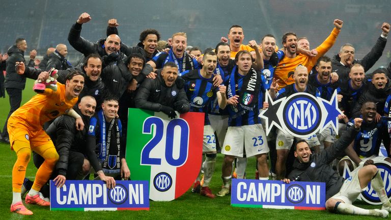 国际米兰在米兰德比战胜AC米兰,卫冕历史第20座意甲冠军